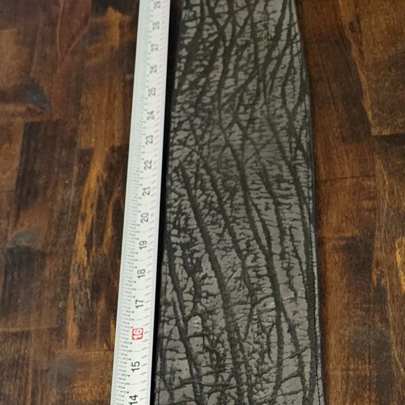 Exotic Dark Grey Wildebeest Premium Leather Guitar Strap – Ethically Sourced - Picture 5 of 9